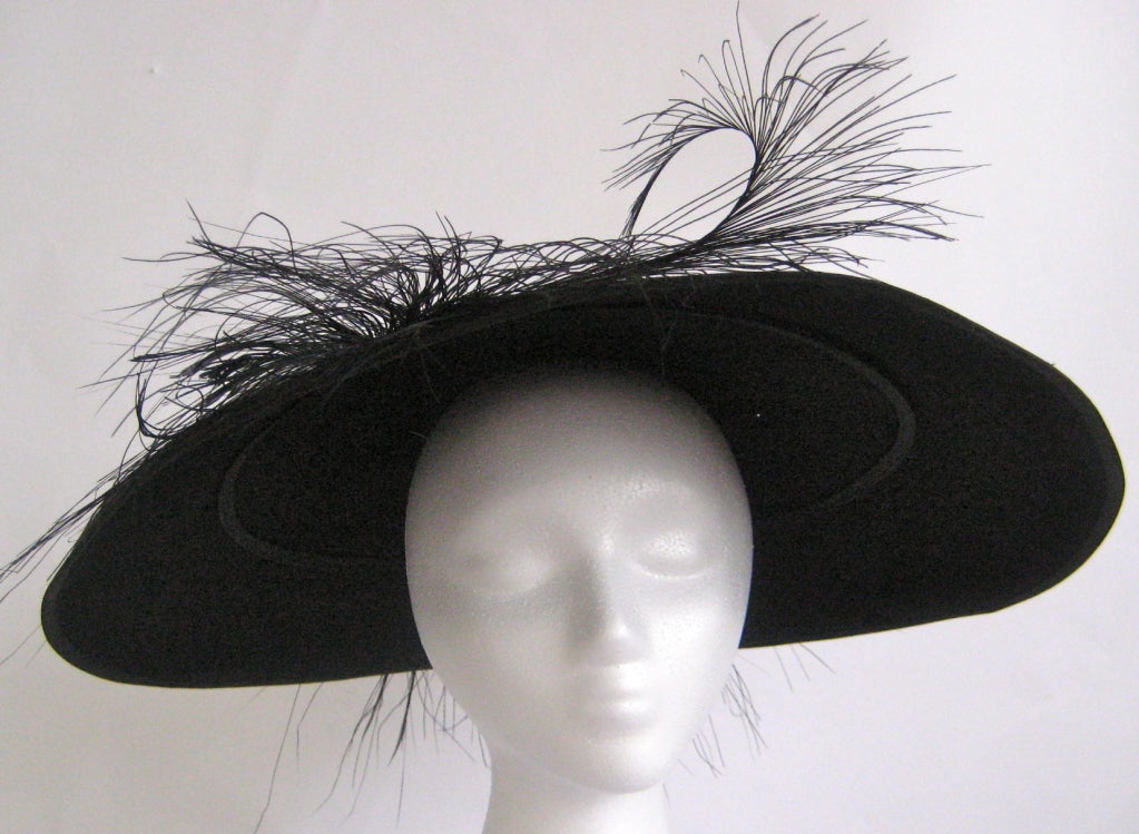 1940s gilbert adrian black flying saucer hat with feather In Excellent Condition In Chicago, IL