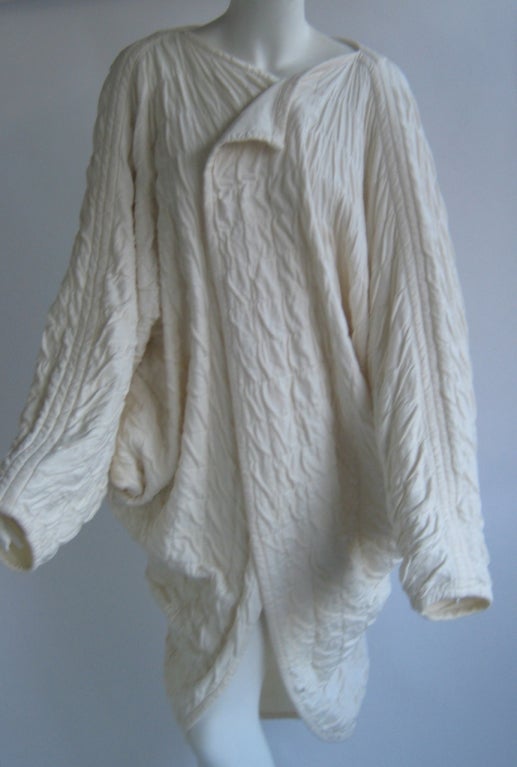 1980S Patrick Kelly Ivory Cotton Quilted Cocoon Wrap Coat In Excellent Condition For Sale In Chicago, IL