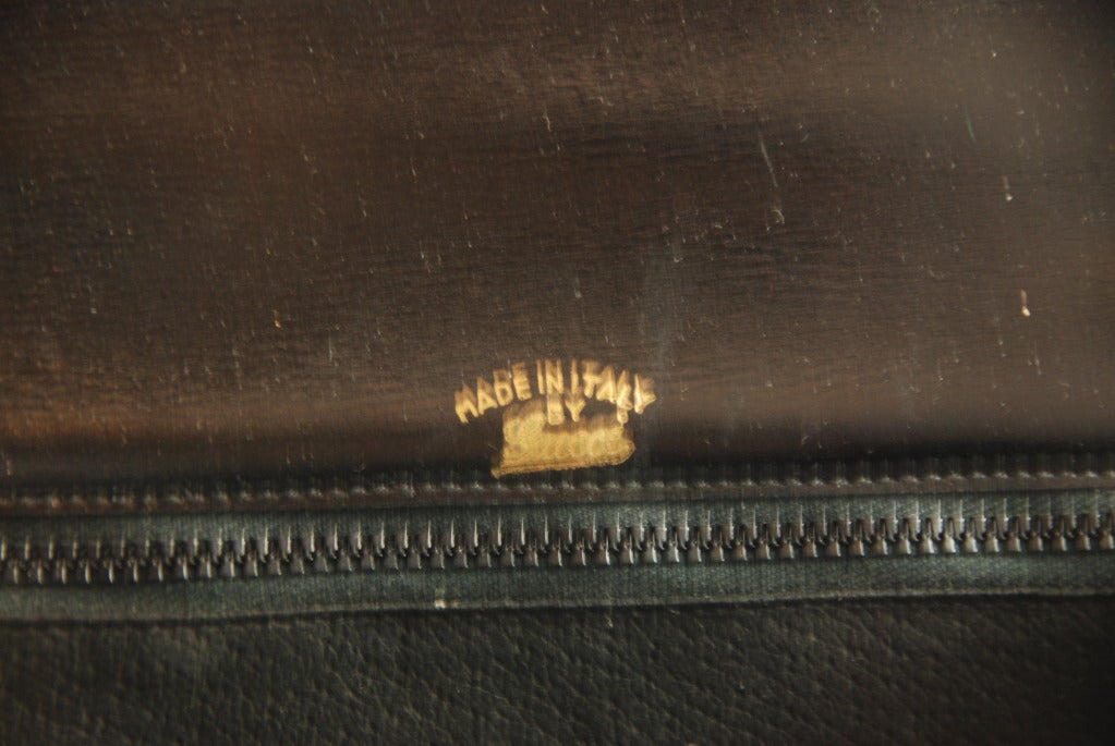 1970s Gucci Black Leather Handbag with Bakelite Handle 2