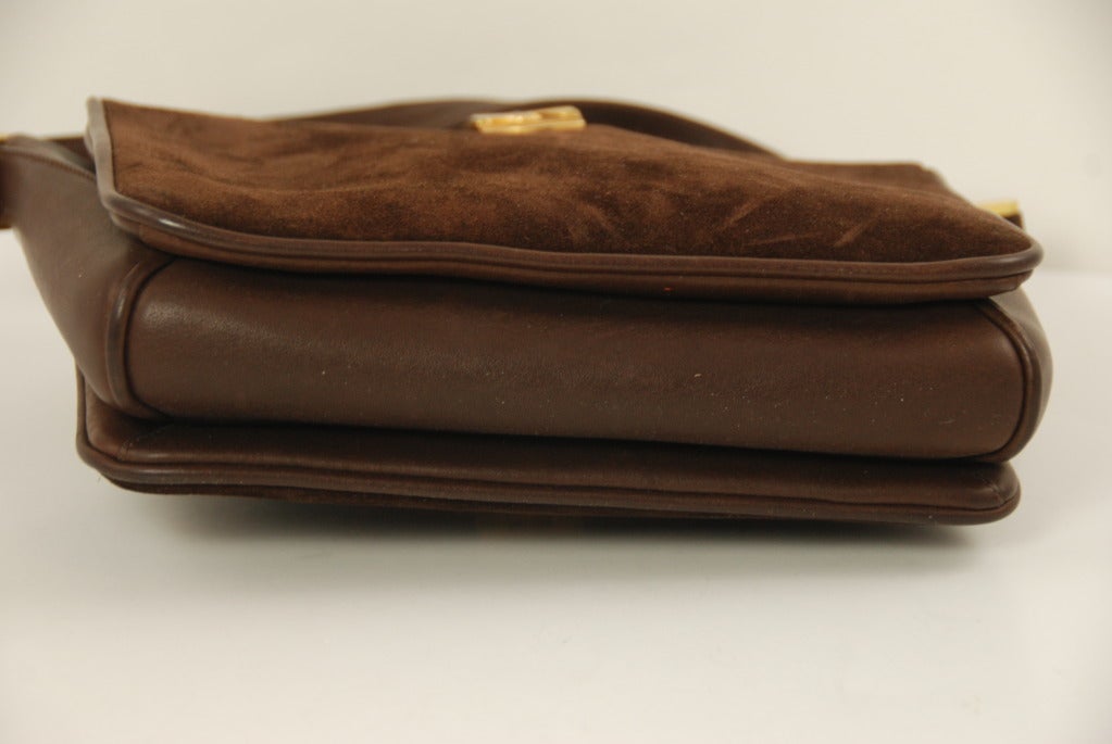 1970s Brown Suede Gucci Shoulder Bag In Excellent Condition For Sale In New York, NY