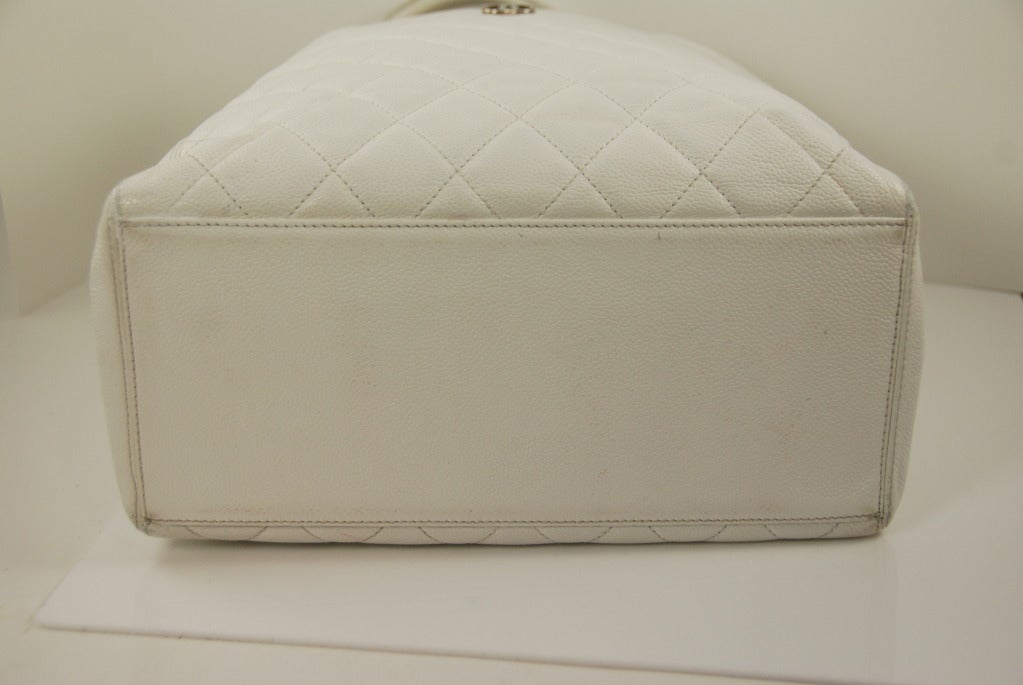 1980s Chanel White Cavier Leather Quilted Bag In Excellent Condition In New York, NY