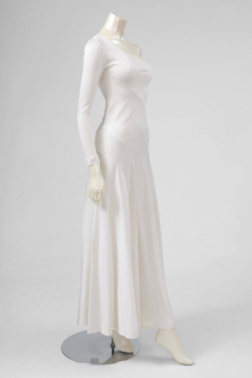 1970’s Loris Azzaro one sleeve white jersey long dress with a ultra sexy asymmetric “décolleté”. Zip closure on the left side.

Fits approx. : US 2-6 (small US 6) / FR 36-38
Note : bodice runs small to size

Measurements (taken flat) :
Width