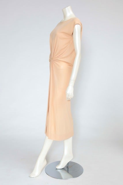 A 70’s grecian inspired dress in nude matte silk jersey reinterpreted with Halston’s minimalistic touch.

Fits approx. : US 2-6 (small US 6) / FR 36-38 (small FR 38)

Measurements (taken flat) :
Width (shoulder to shoulder) approx. 47 cm (18,5