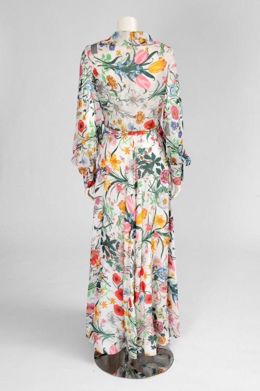A long organza Gucci gown and its matching belt in the iconic Flora print featuring tiger lilies. This late 70’s early 80’s gown closes with a zip and two buttons on the front.

Fits approx. : US 4-6 / FR 36-38

Measurements (taken flat)