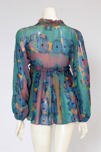 1970's Ossie Clark for Radley (with Celia Birtwell print) top. The Empire waistline closes with a tie under the breast. Flowing bouffant sleeves with a slit from the shoulder to the elbow (see picture 3). Ruffle all around the collar and Empire