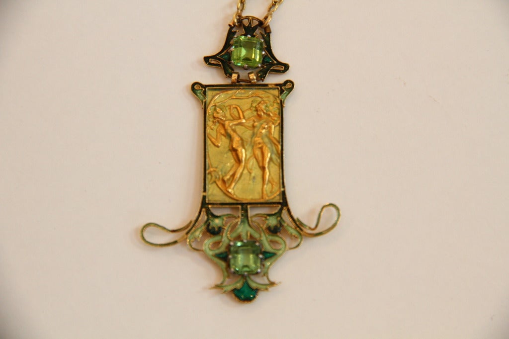 Very Rare Rene Lalique Art Nouveau  Les Danseuses Necklace In Excellent Condition For Sale In Glen Cove, NY