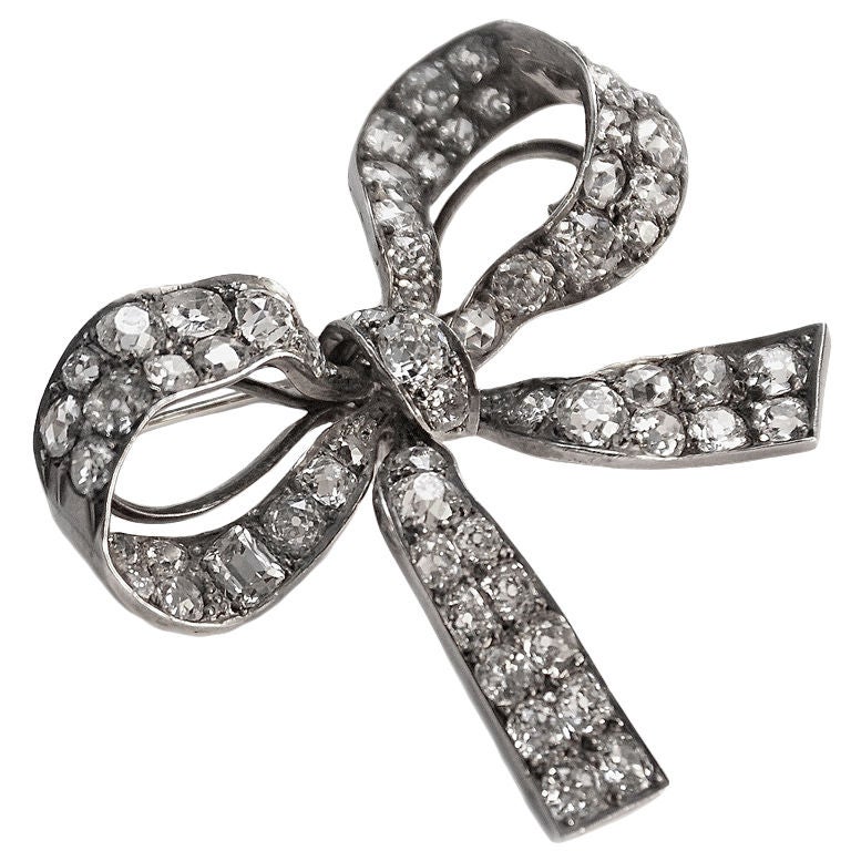 Elegant Edwardian Diamond Bow Brooch For Sale