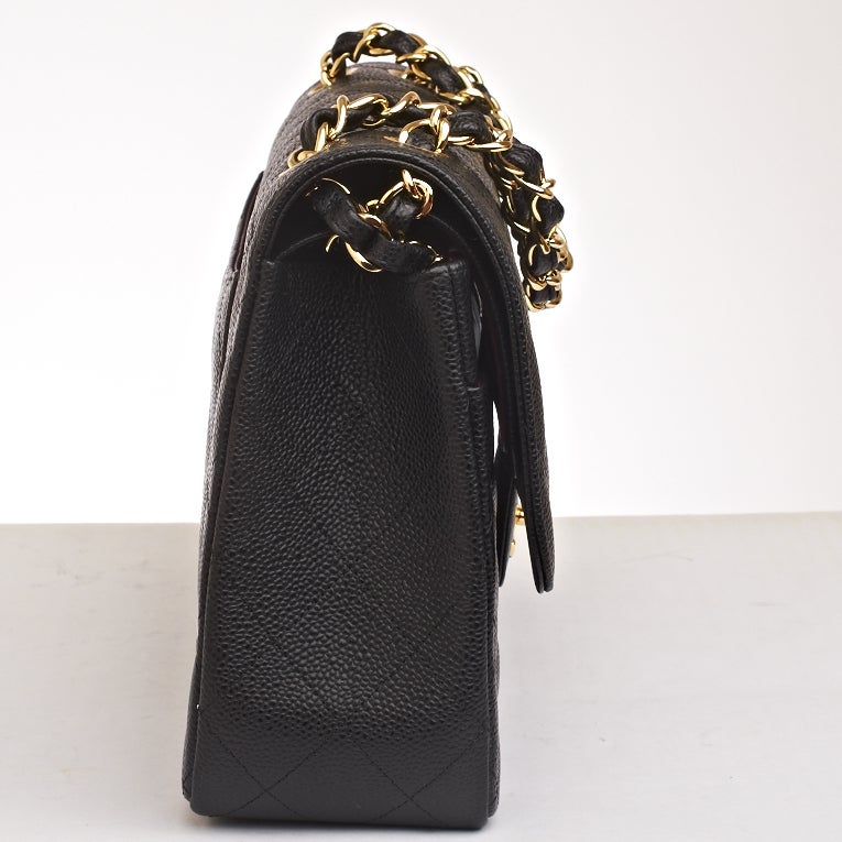 Chanel Black Quilted Caviar Jumbo Classic 2.55 Double Flap Bag In New Condition In New York, NY