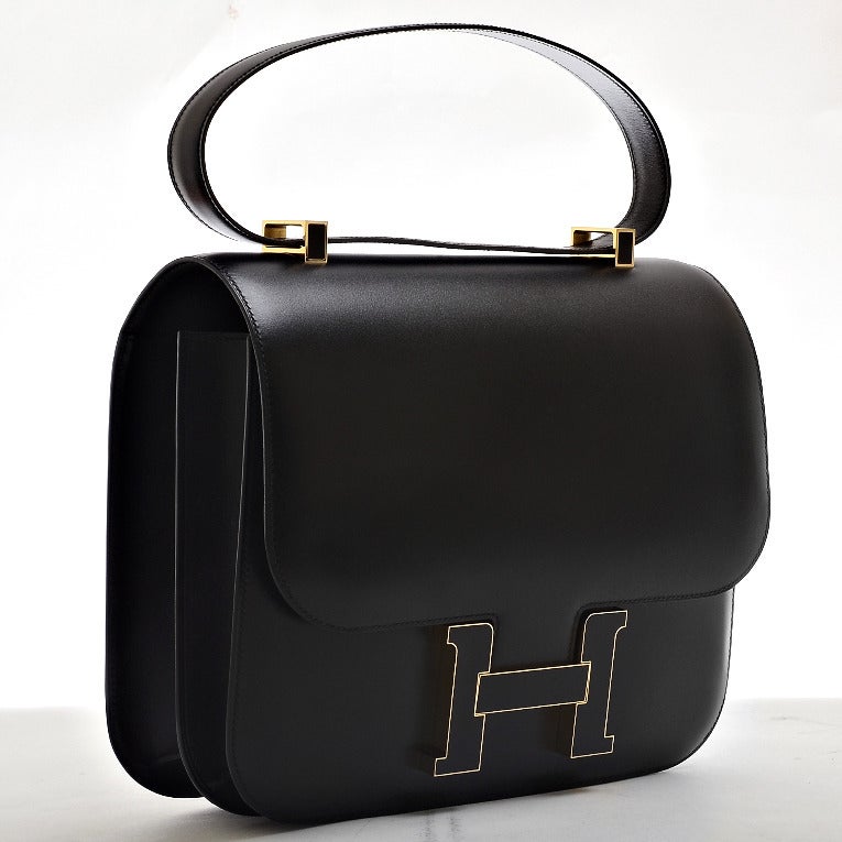 Hermes Black box leather Constance 29cm with tonal stitching, gold hardware, front H-snap closure with inlay of black calfskin leather, double gusset, and adjustable shoulder strap.

Collection: Q square (2013)

Origin: France

Condition: