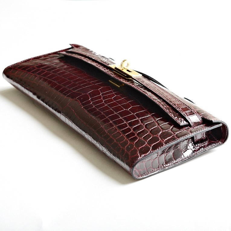Women's Hermes Bordeaux Shiny Niloticus Crocodile Kelly Cut with Gold Hardware