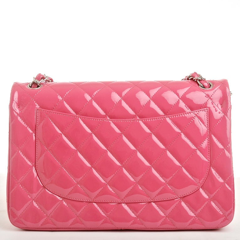 Chanel Fuchsia Pink Quilted Patent Jumbo Classic Double Flap Bag In New Condition In New York, NY