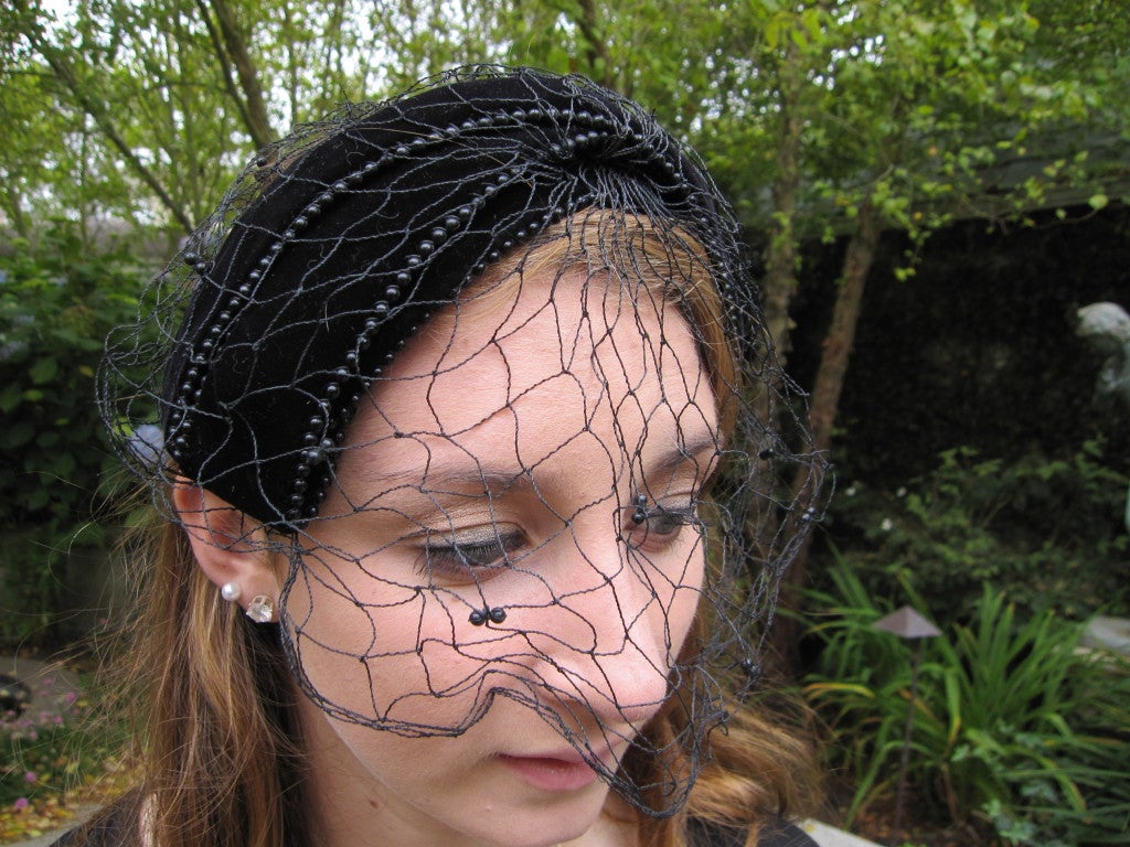 Women's Bes-Ben black velvet beaded hat with veil unworn w tags