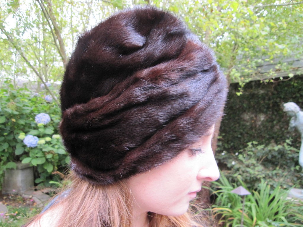 Luxurious mink Turban from Schiapparelli
This is a wonderful turban, in a very rich , luxurious mink.
There is a button on the back , with an elastic band closure , so one size fit's all.
Fur hats are going to be very visable this fall, Mark