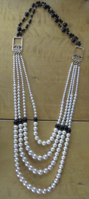 Women's Chanel long graduating pearl necklace