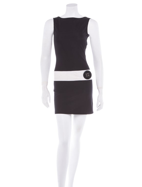 Chanel sexy backless little black mini dress 2001 sz38 For Sale 3