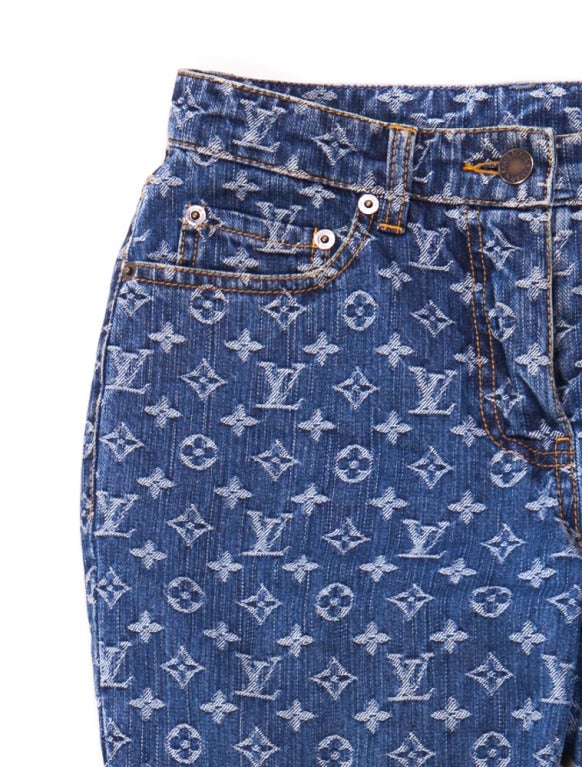 Louis Vuitton denim logo monogram blue jeans
Blue medium wash monogram jeans with five outer pockets and front button and zip fly closure.


 Waist 26