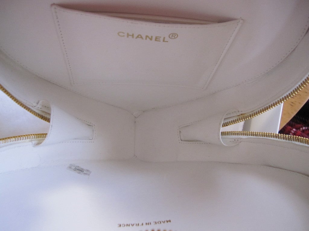 Chanel white quilted lambskin heart bag Resort 2009 NIB For Sale 6