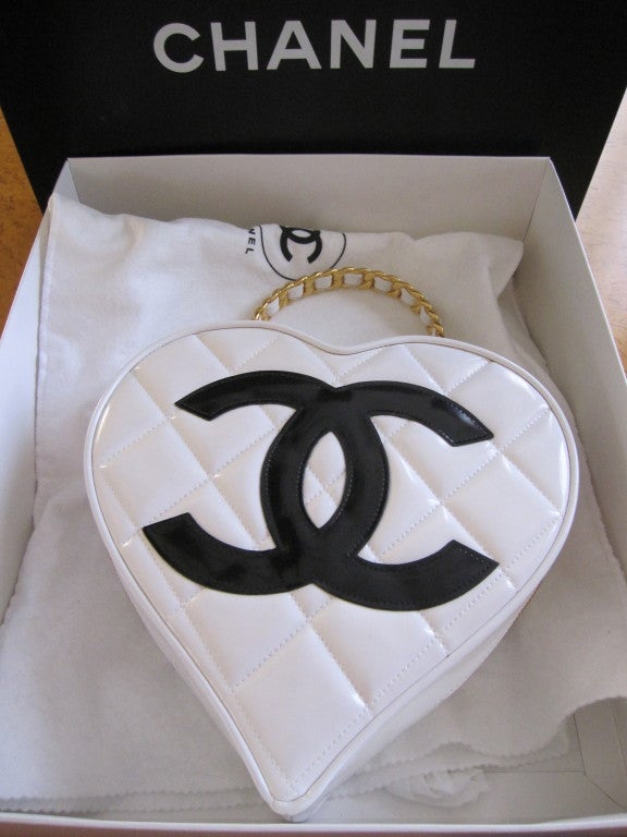Chanel white quilted lambskin heart bag Resort 2009 NIB For Sale 4