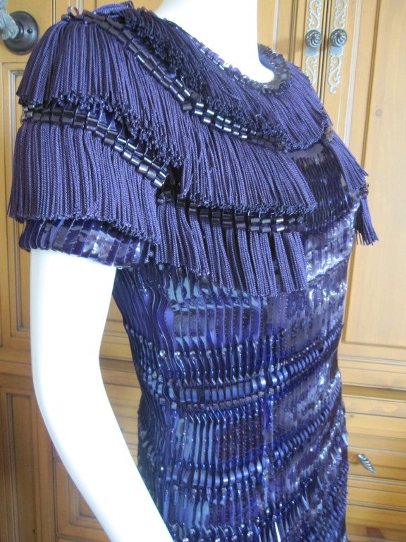 Gucci amazing runway fringe dress from the Spring 2011 collection NWT $12,000



This is marked sz 40 but is very small


Measurements: Bust 33?, Waist 30?, Hip 39?