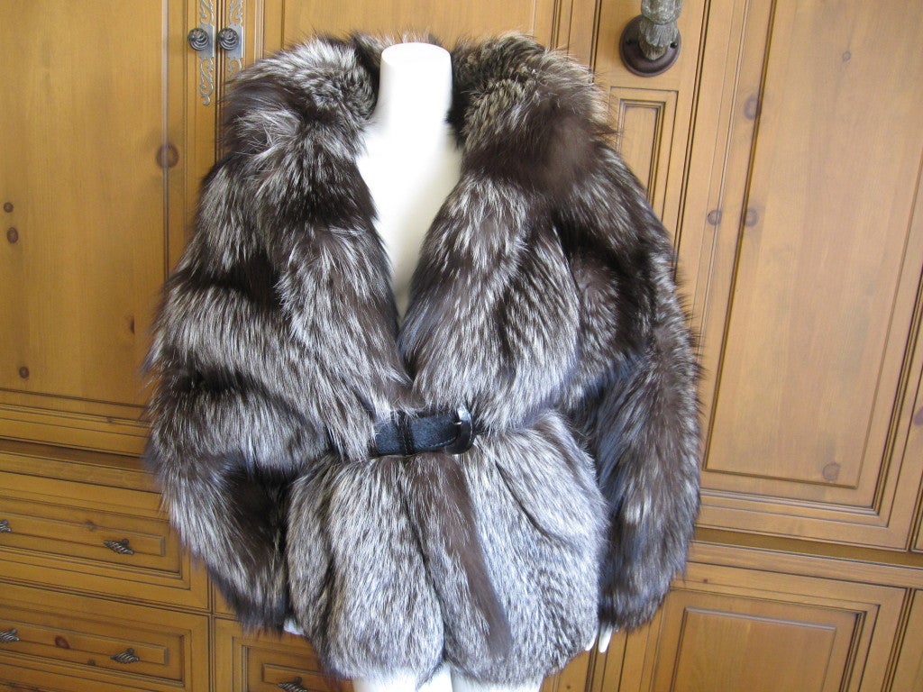 Fendi by Karl Lagerfeld sensational dolman sleeve silver fox jacket.
I show it belted for styling , belt not included.
Sz L
Bust 48