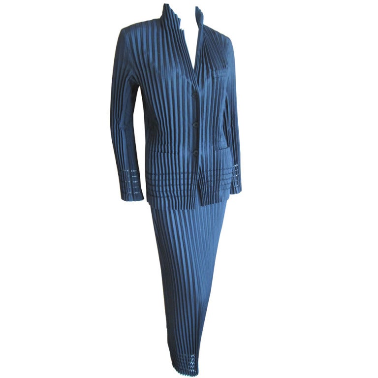 ISSEY MIYAKE Vintage Size L Navy Pinstripe Wool Blend Notch Lapel Suit main image 1