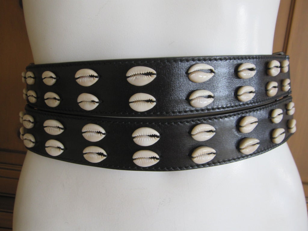 Azzedine Alaia  concha shell black belt
Marked size 75
3