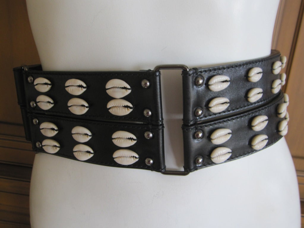 Azzedine Alaia concha shell black belt In Excellent Condition In Cloverdale, CA