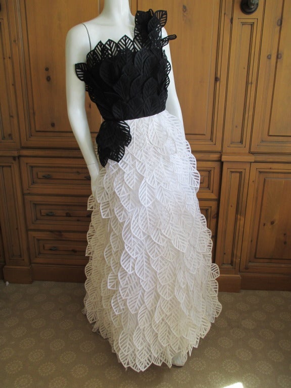 Oscar del la Renta One Shoulder Black and White Leaf Pattern Dress In Excellent Condition In Cloverdale, CA