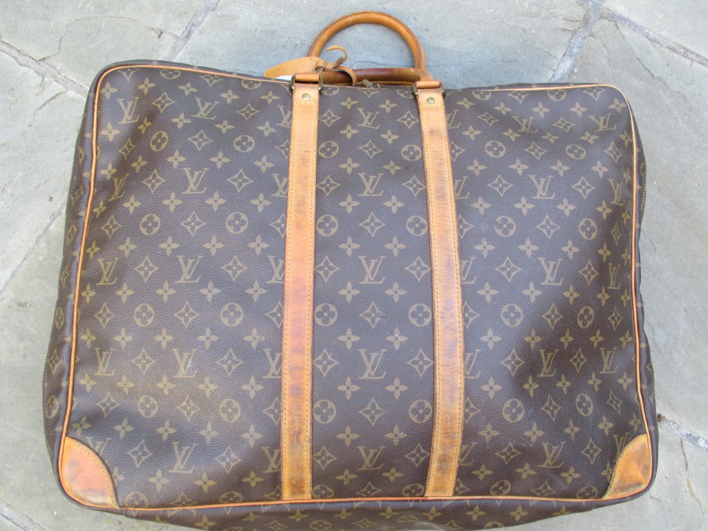 Louis Vuitton Vintage Gentleman's Set of Monogram Travel Luggage In Good Condition In Cloverdale, CA