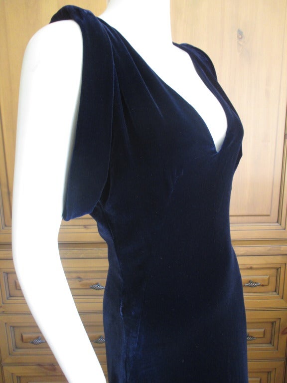 Alexander McQueen Blue Velvet Dress
Silk Rayon blend velvet, lined in pure silk
sz 40