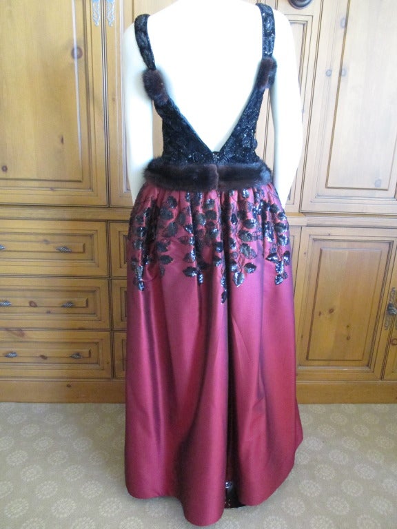 Nina Ricci Haute Couture Mink Trim Beaded Backless Dress In Excellent Condition In Cloverdale, CA