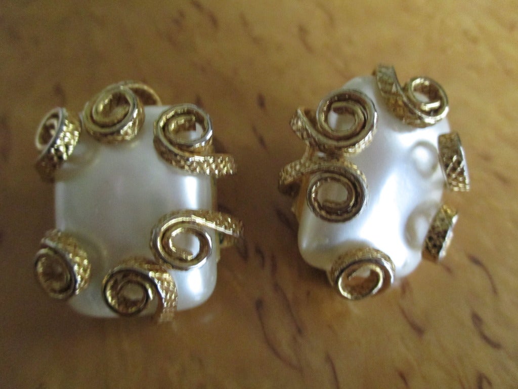 Dominique Aurientis Gold Spiral Pearl Earrings In Excellent Condition In Cloverdale, CA