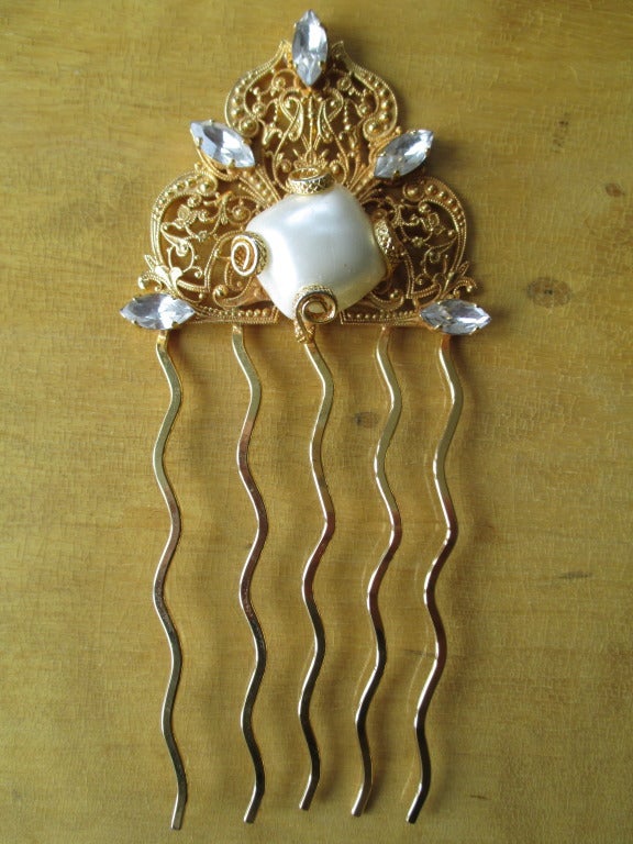 Dominique Aurientis Golden Pearl and Crystal Hair Comb In Excellent Condition For Sale In Cloverdale, CA