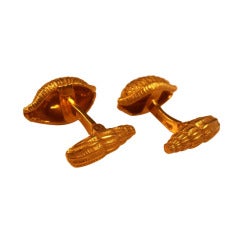 David Webb Two Sided Seashell Cufflinks in 18kt Gold