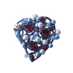 YVES SAINT LAURENT Large Heart Pin/Pendant Tremblant Pearls