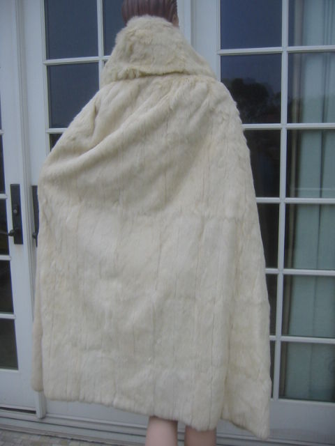 Rare and unusual vintage Ermine Cape<br />
This is a beautiful piece.<br />
There are no arm holes, a padded wide collar adds dramatic flair.<br />
The collar has hook and eye closuers, but the eye parts are mssing.<br />
Lined in lush black