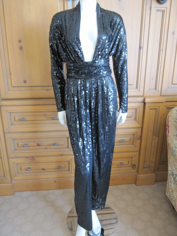 Halston 1970's disco era sexy sequin jumpsuit with belt.
Daring low cut sequin jumpsuit can be worn with or without the belt.
Belt is detached, could be worn alone.
appx sz 4-6
Bust up to 42