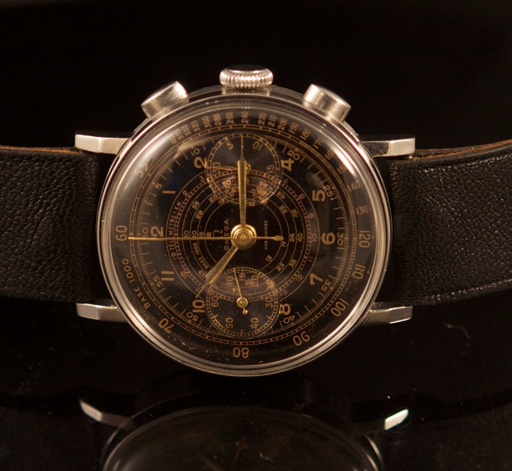 Omega Stainless Steel Chronograph Wristwatch with Black Dial In Excellent Condition For Sale In Paris, FR