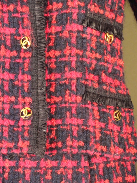 1980s Chanel Navy & Fuchsia Tweed Suit In Excellent Condition In Dallas, TX
