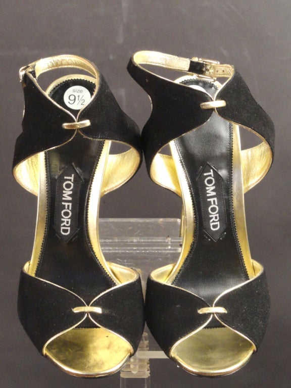 Gorgeous evening sandals in black suede and gold leather lamé. 5