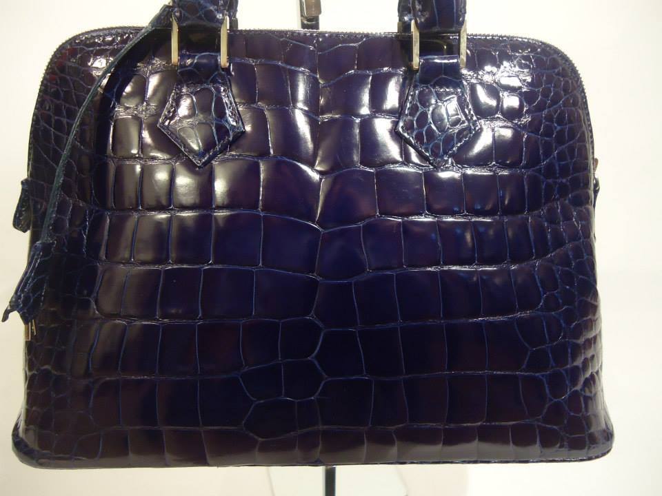 Stunning blue genuine crocodile leather handbag made by Giorgio Santamaria for is brand Giòsa.
