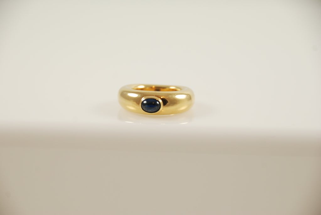 18k yellow gold and cabochon sapphire ring by the French jeweler Chaumet. This ring is signed and numbered. Size 8 - 8.25