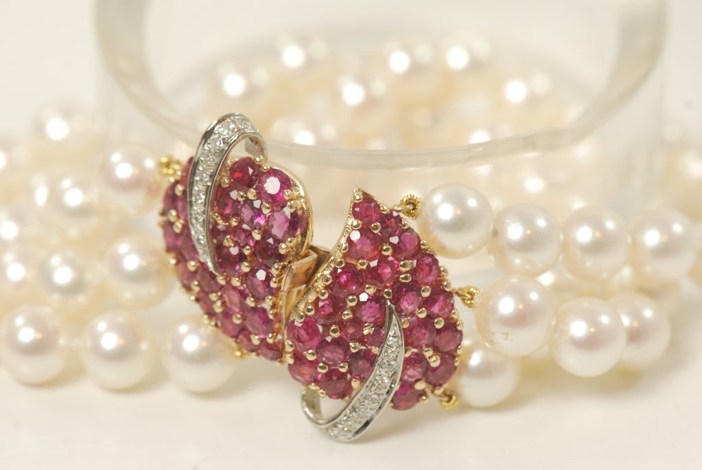 Beautiful pearl bracelet with large ruby and diamond 14k gold clasp in a leaf motif. The clasp measures approx. 1.5
