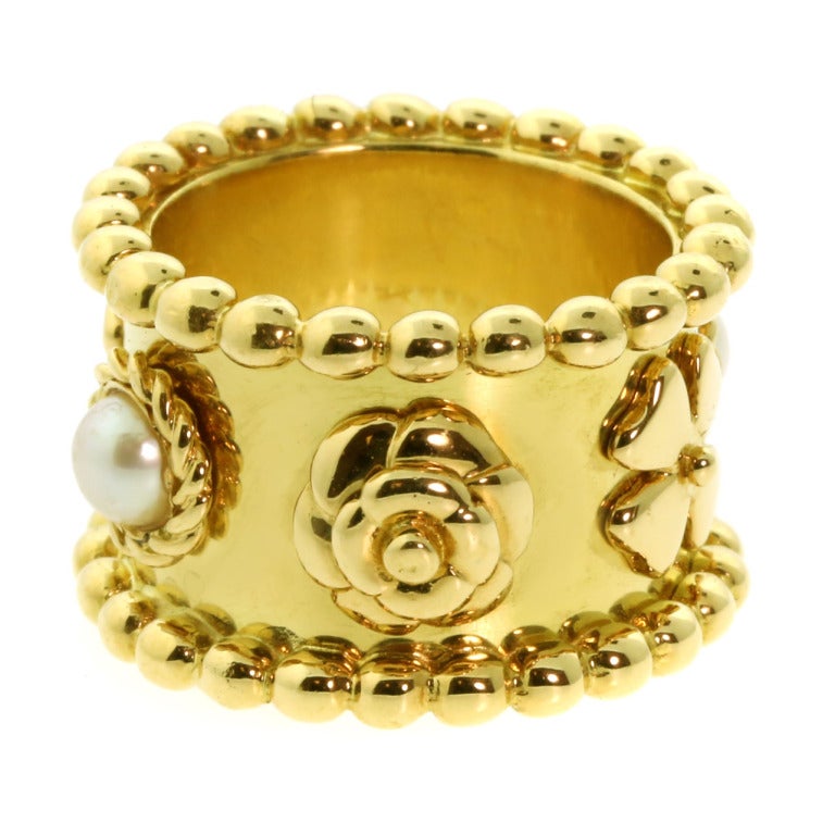 Chanel Lucky Pearl Camellia Yellow Gold Ring In New Condition In Feasterville, PA