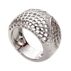 Bague dôme en or blanc pavé de diamants Cartier