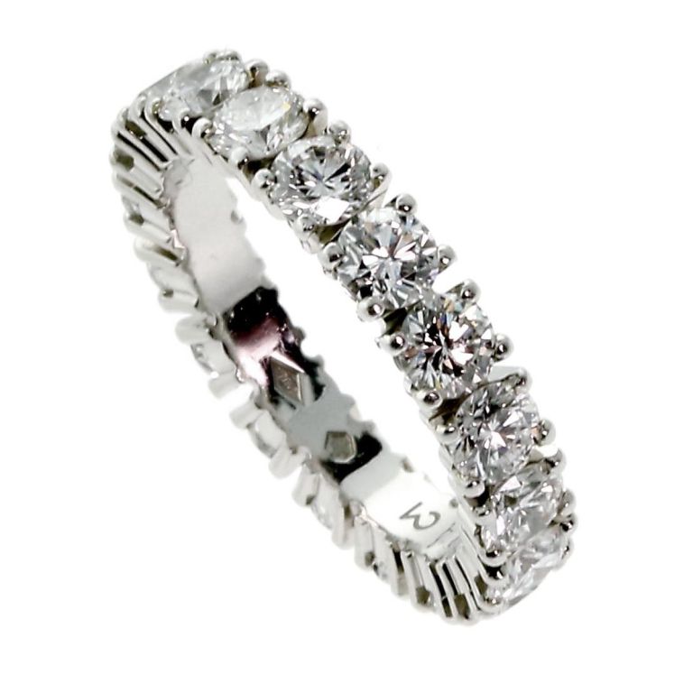 Cartier Diamond Eternity Set in Platin:: Der Ring verfügt über 18 VVS2 E-F Color Round Brilliant Cut Diamanten insgesamt 1::94ct. Der Ring misst 4mm breit (.15