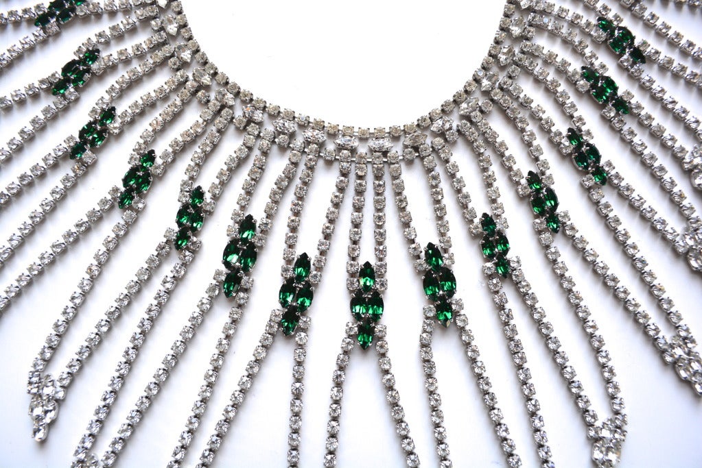 Oversized sunburst style 1960s signed Mimi Di N spectacular collar. This red carpet worthy necklace features intricate tendrils with emerald green glass accents. The clasp is working well.  Stunning cascading effect and design. Mimi di N opened her