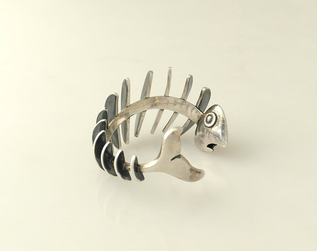 Antonio Pineda .970 Silver 3-D Skeletal Fish Cuff Bracelet In Excellent Condition For Sale In New York, NY