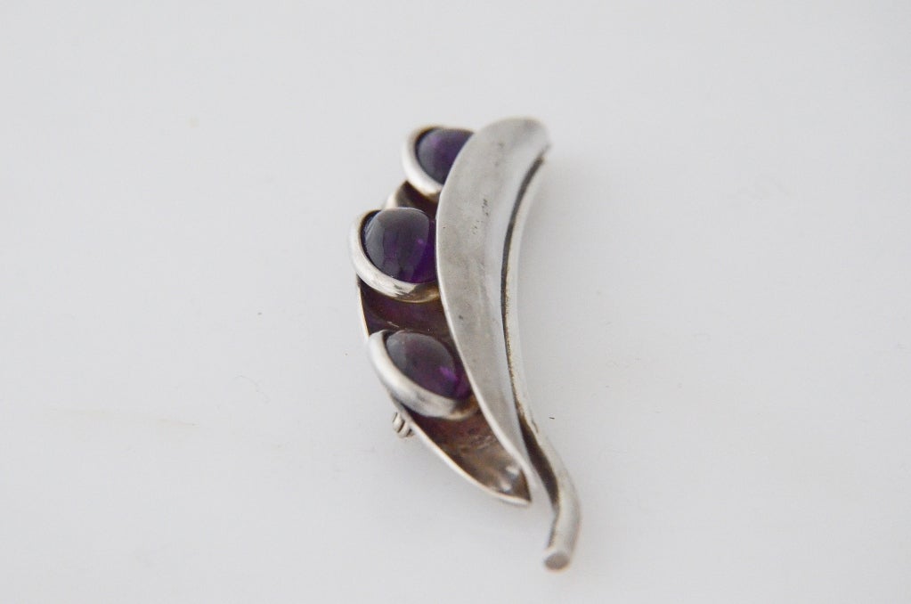 Antonio Pineda Sterling Silver Amethysts in a Pod Brooch In Excellent Condition For Sale In New York, NY