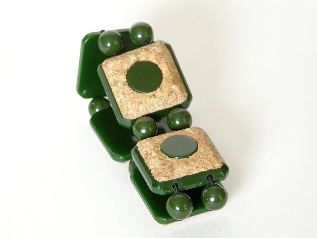 Green Bakelite and Cork Circles and Squares Link Bracelet In Good Condition In Chicago, IL